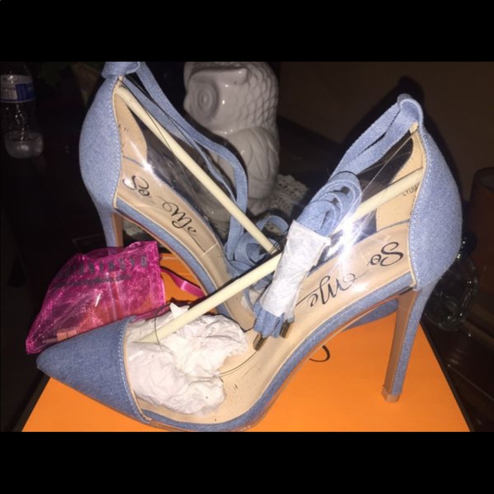 Denim shoes